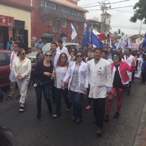 Marcha protagonizada por funcionarios del Hospital de La Serena.