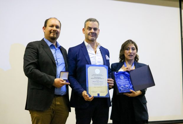 Día de la Odontología Premio al Mérito Gremial Colegio de Cirujano Dentistas Dr. Carlos Marchant Dr. Omar Campo Dra. Paloma Rivera