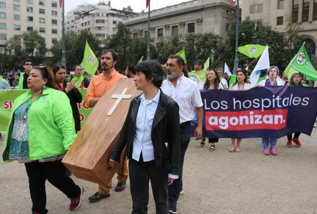 Colegio Cirujano Dentistas de Chile entrega carta presidente Boric La Moneda
